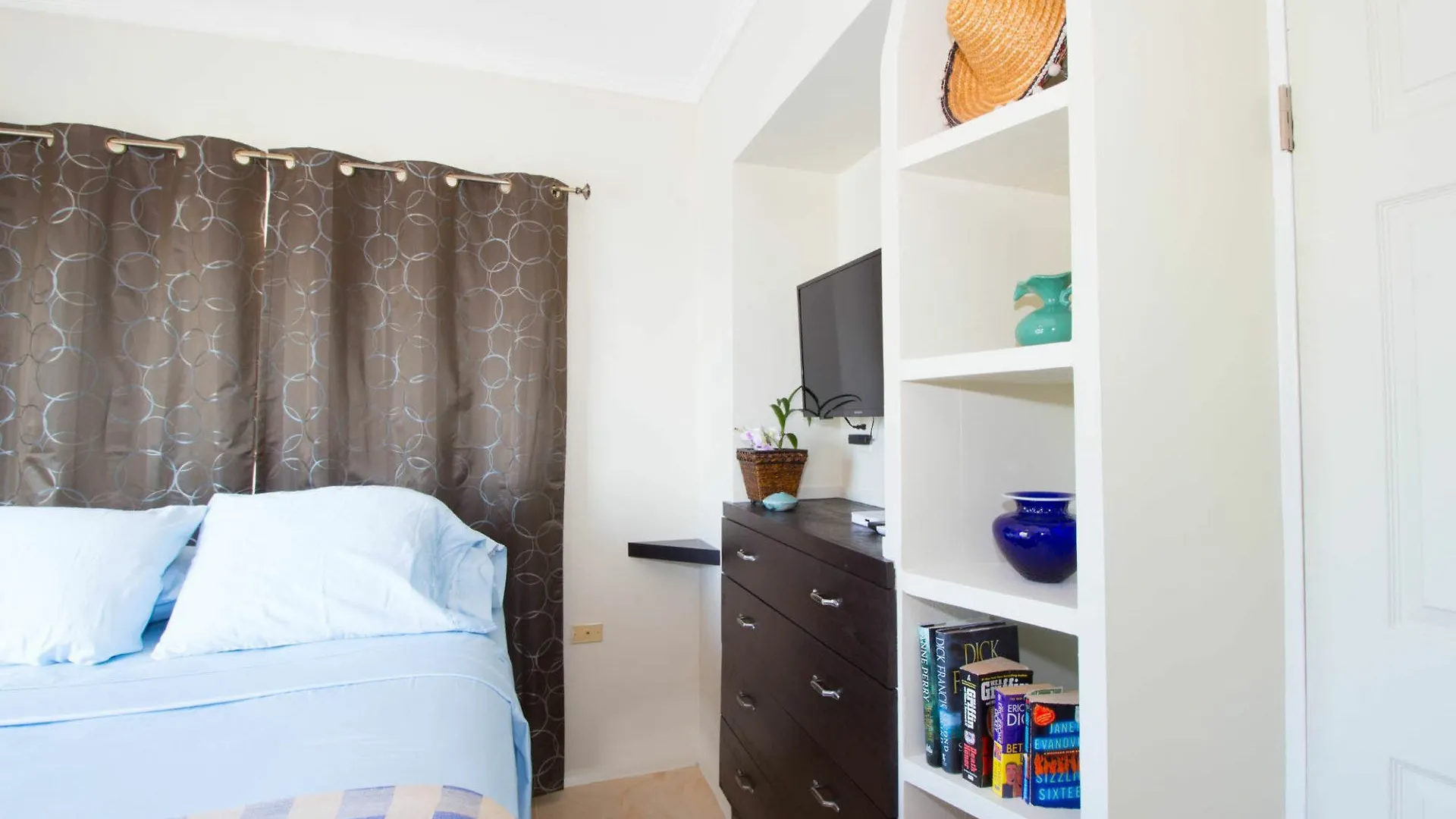 The Bailey'S New Kingston Suites